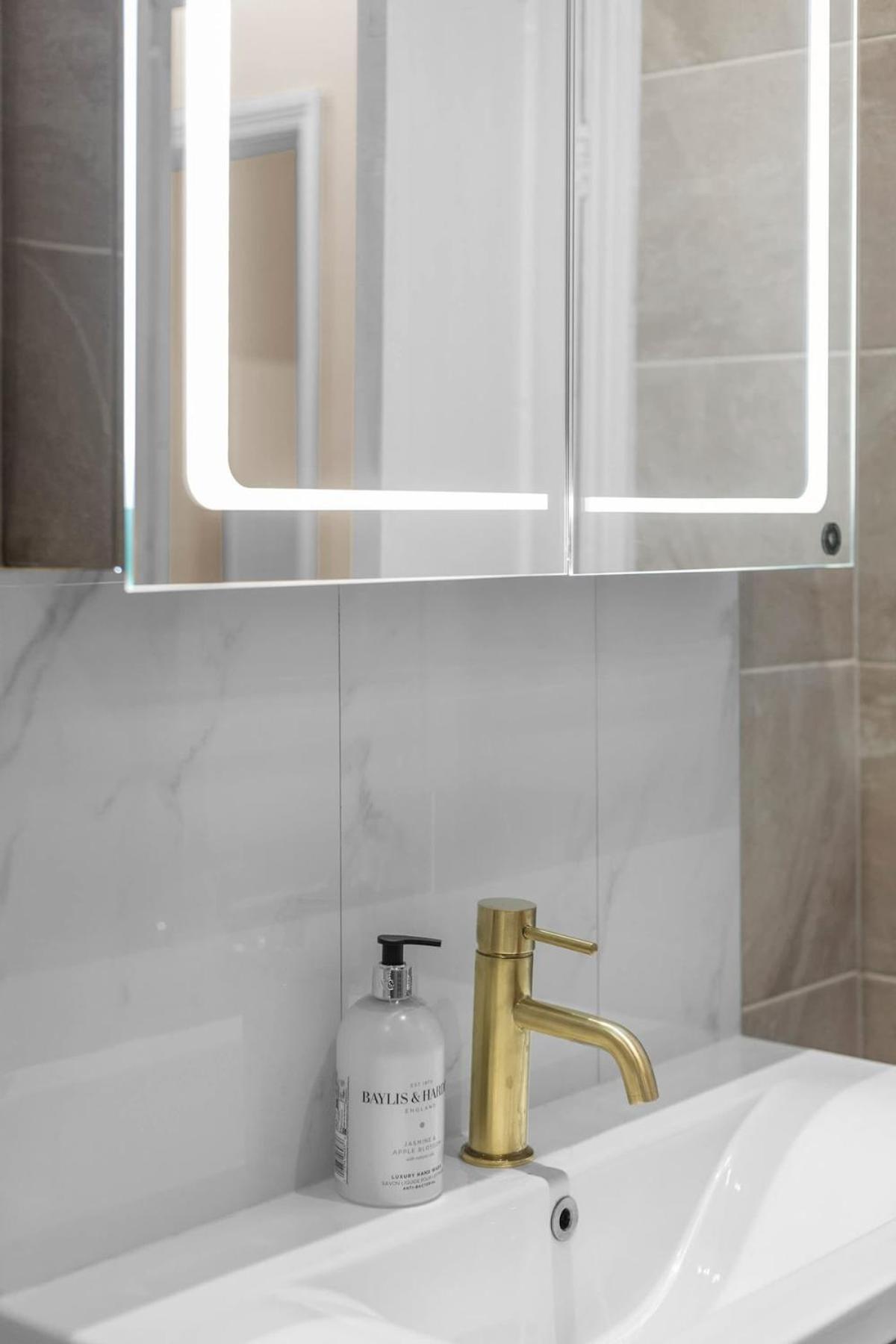 Modern 2-bedroom Haven In Belsize Park Apartamento *